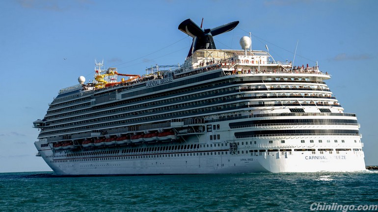 中国：国际游轮巨头的新战场 Sailing China's high seas Carnival, Royal Caribbean tap cruising's new boom market.jpg