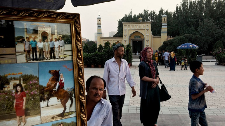 喀什老城的中心是艾提尕尔清真寺。The old city of Kashgar is anchored by the Id Kah Mosque..jpg