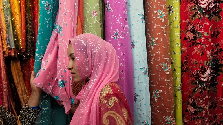 喀什的另一个重要的魅力之源是中亚国际大市场。The city's other main draw is the Central Asia International Grand Bazaar.jpg