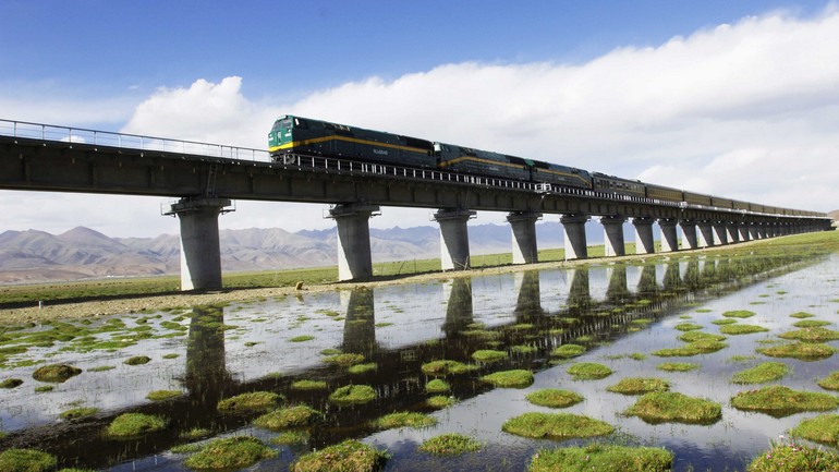 中国最美的火车旅行线路 青藏铁路天路.jpg