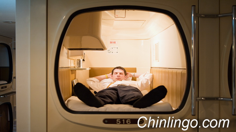 China's capsule hotels charges only £7 a night.jpg