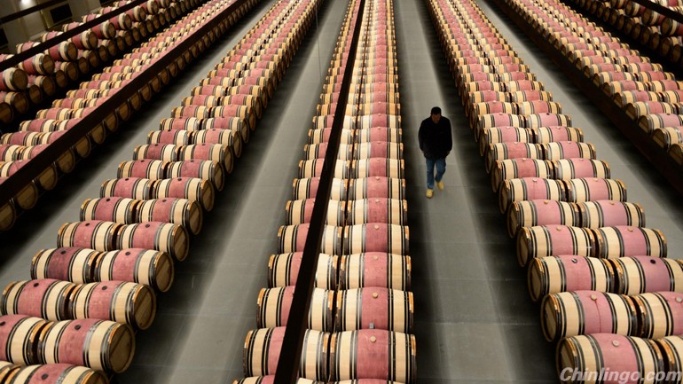 China overtakes France as world's biggest consumer of red wine 中国超越法国成最大红酒消费国.jpg