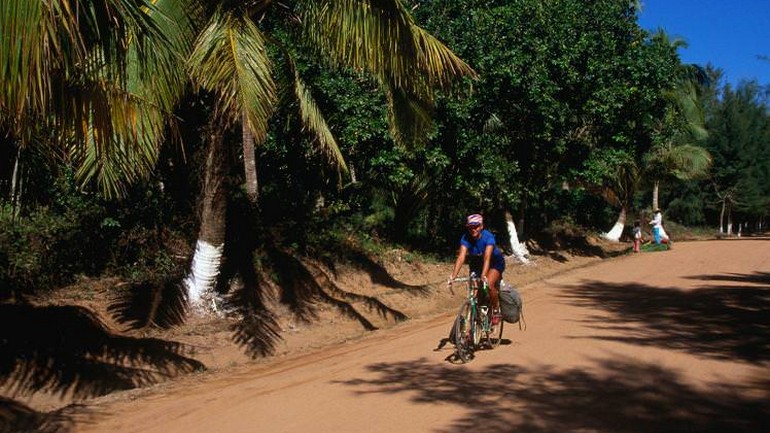 Cycling in search of an indigenous Hainanese village.jpg