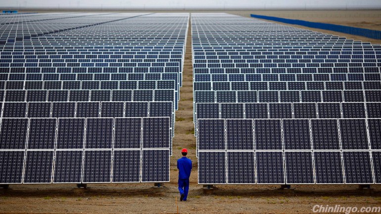 中国成为世界太阳能电池板行业主宰.jpg