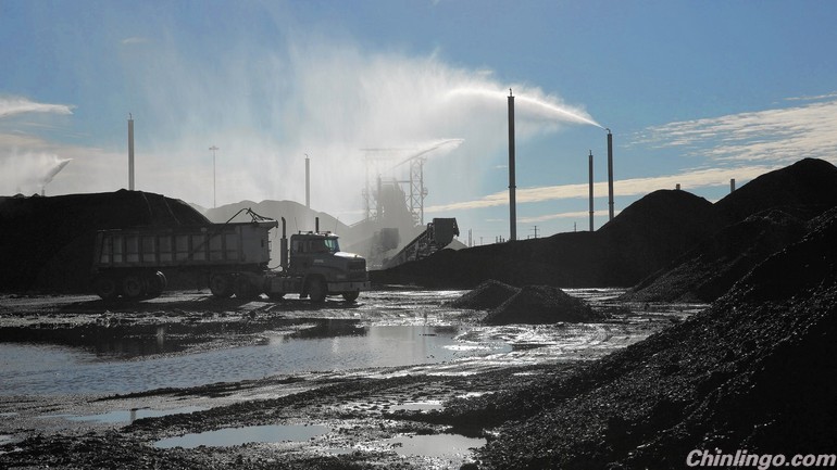 ct-petcoke-kcbx-met-20141216.jpg